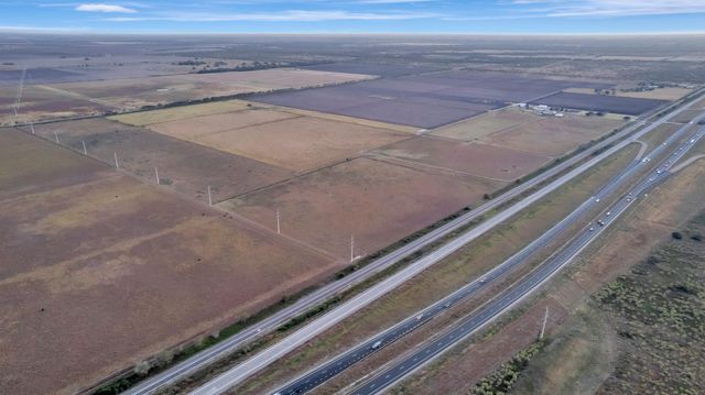 5629 Us-59 S, Edna, TX 77957