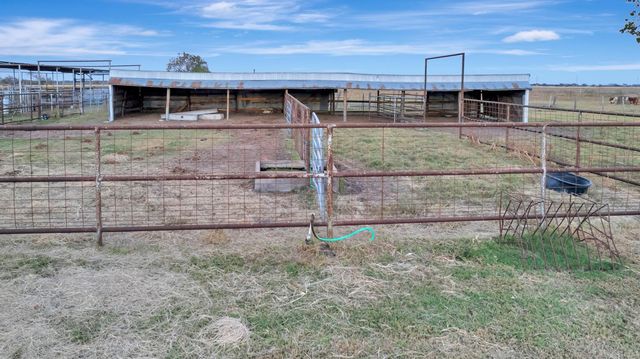 5629 Us-59 S, Edna, TX 77957