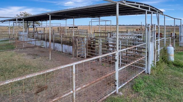 5629 Us-59 S, Edna, TX 77957