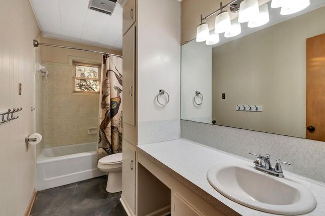 5629 Us-59 S, Edna, TX 77957