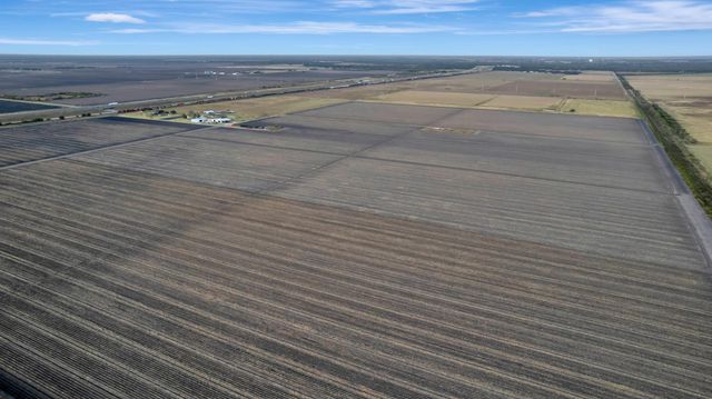 5629 Us-59 S, Edna, TX 77957