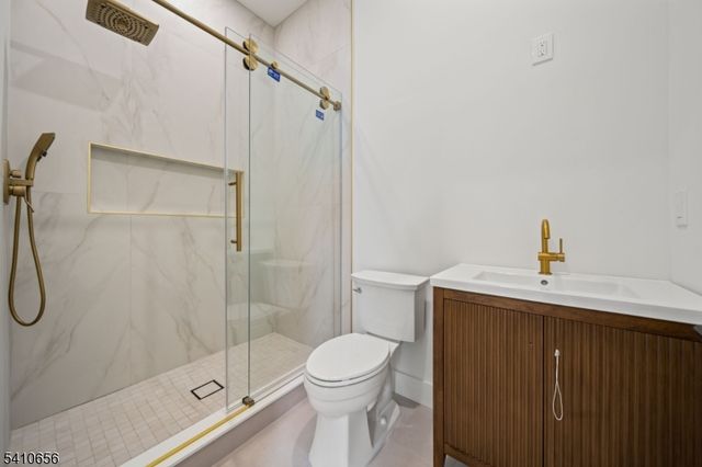 52 Congressional Pkwy, Livingston Twp., NJ 07039