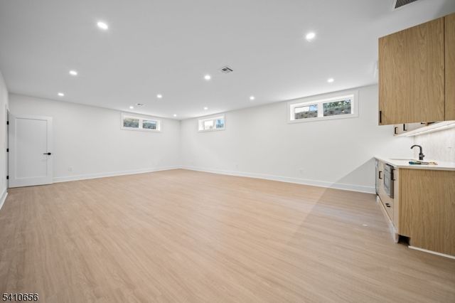 52 Congressional Pkwy, Livingston Twp., NJ 07039