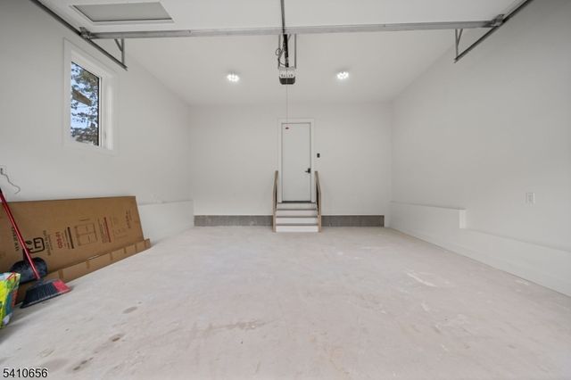 52 Congressional Pkwy, Livingston Twp., NJ 07039