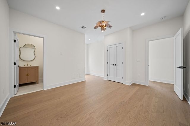 52 Congressional Pkwy, Livingston Twp., NJ 07039