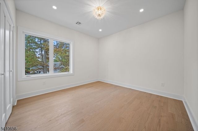 52 Congressional Pkwy, Livingston Twp., NJ 07039