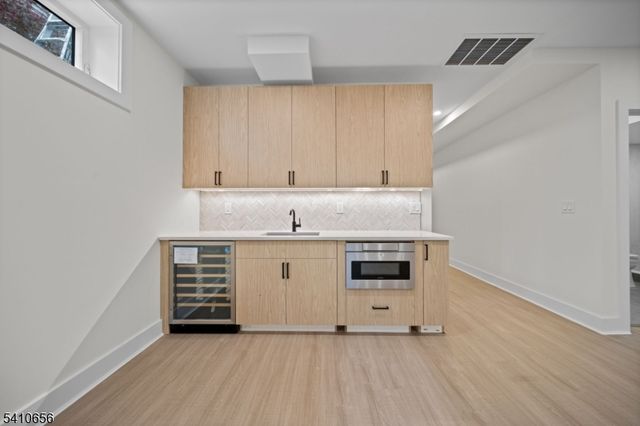 52 Congressional Pkwy, Livingston Twp., NJ 07039