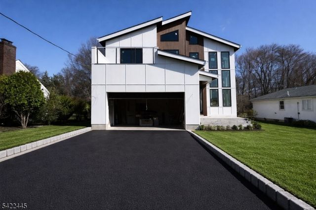 52 Congressional Pkwy, Livingston Twp., NJ 07039