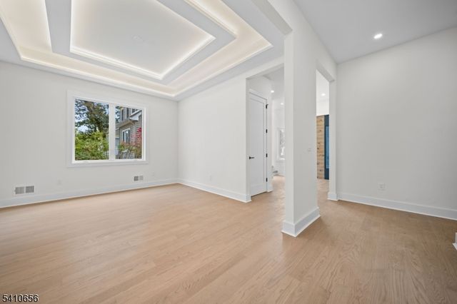 52 Congressional Pkwy, Livingston Twp., NJ 07039