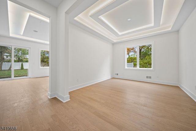 52 Congressional Pkwy, Livingston Twp., NJ 07039