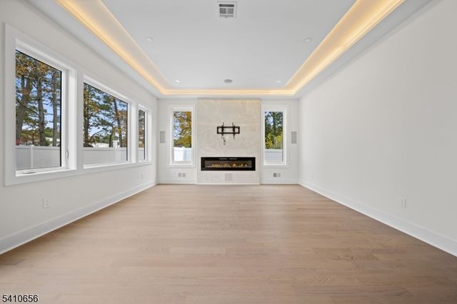 52 Congressional Pkwy, Livingston Twp., NJ 07039