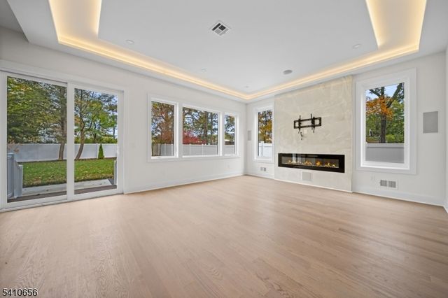 52 Congressional Pkwy, Livingston Twp., NJ 07039