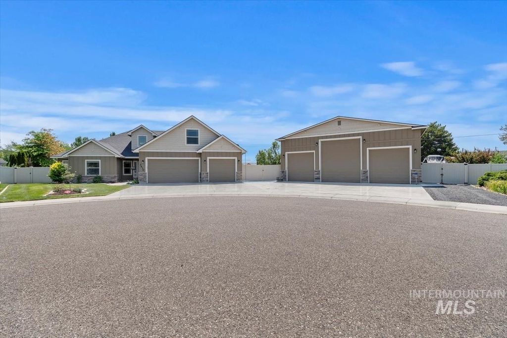 2630 Dogwood Ave, Fruitland, ID 83619