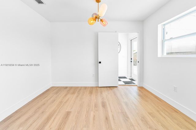 19661 NE 10th Pl, Miami, FL 33179