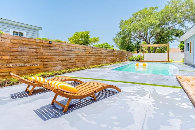 19661 NE 10th Pl, Miami, FL 33179