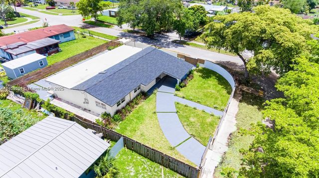 19661 NE 10th Pl, Miami, FL 33179