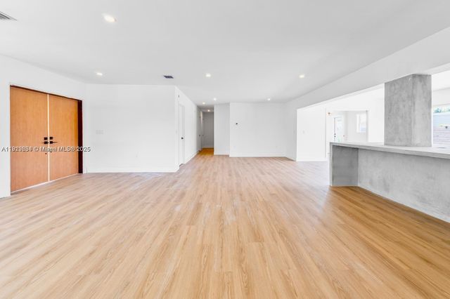 19661 NE 10th Pl, Miami, FL 33179