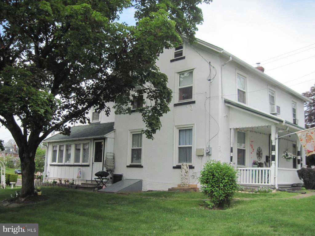 327 N 5TH ST, PERKASIE, PA 18944 — photo 2