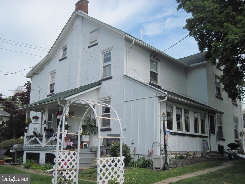 327 N 5TH ST, PERKASIE, PA 18944 — photo 3
