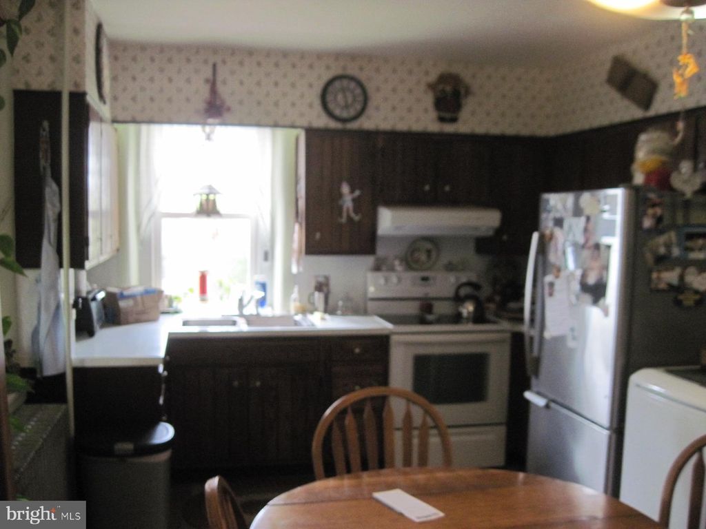 327 N 5TH ST, PERKASIE, PA 18944 — photo 5