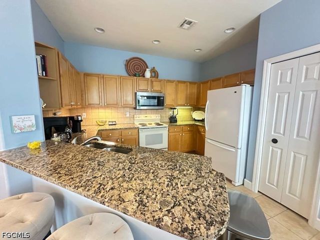 9250 Bayberry BEND 202, Fort Myers, FL 33908