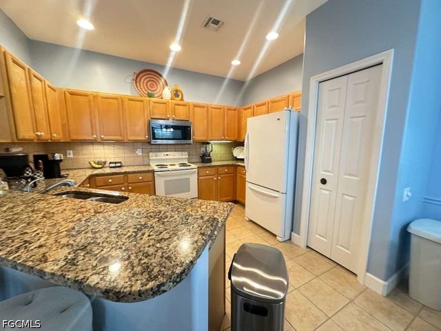 9250 Bayberry BEND 202, Fort Myers, FL 33908