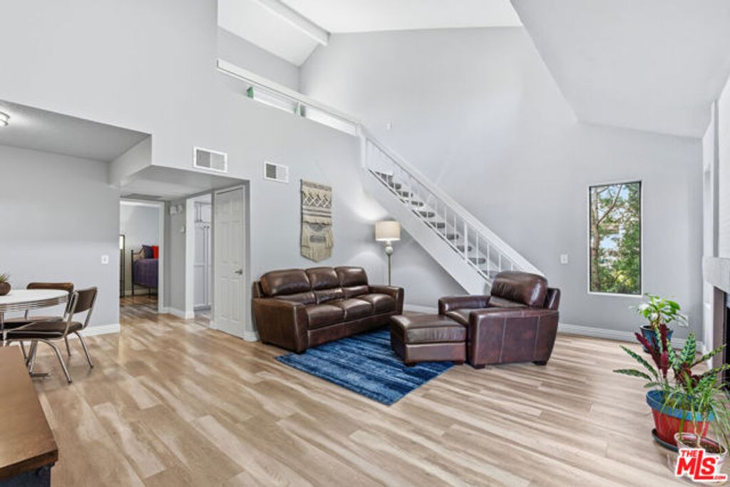 8221 Langdon Avenue 201, Van Nuys (los Angeles), CA 91406