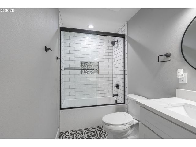 2837 Nw MT ASHLAND Ln, Mc Minnville, OR 97128