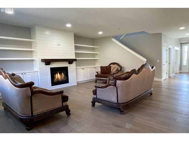 2837 Nw MT ASHLAND Ln, Mc Minnville, OR 97128