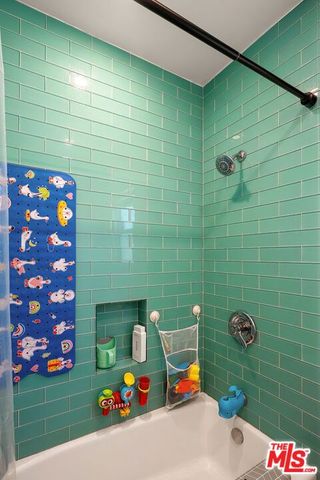 5053 Enfield Avenue, Los Angeles, CA 91316