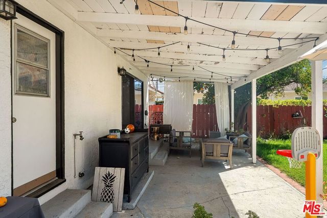 5053 Enfield Avenue, Los Angeles, CA 91316