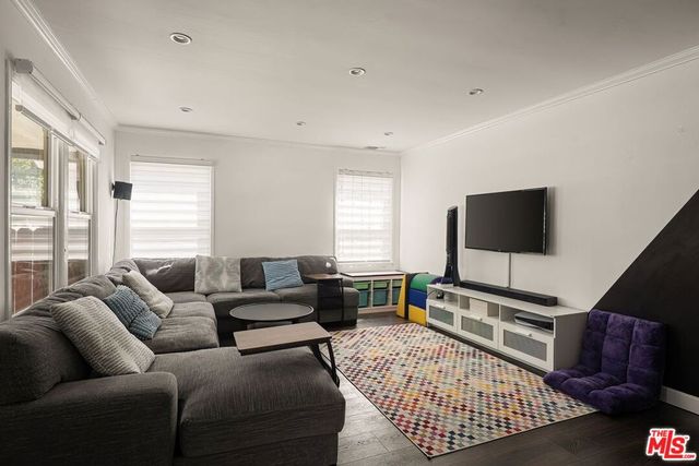 5053 Enfield Avenue, Los Angeles, CA 91316