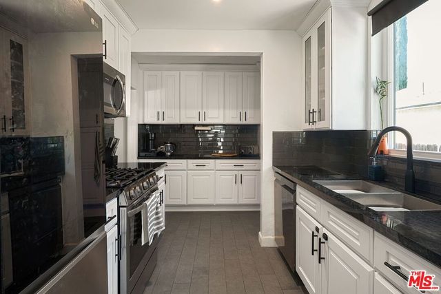 5053 Enfield Avenue, Los Angeles, CA 91316