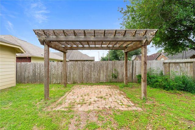 6025 Natchez Dr, Corpus Christi, TX 78414