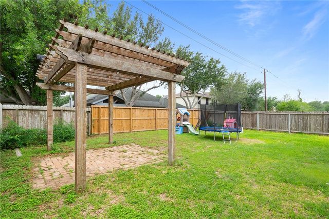 6025 Natchez Dr, Corpus Christi, TX 78414