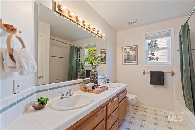 3925 S Sutton Way, Boise, ID 83706