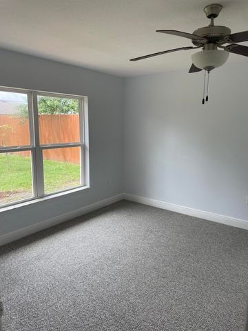 150 SW De Gouvea Terrace, Port St Lucie, FL 34984