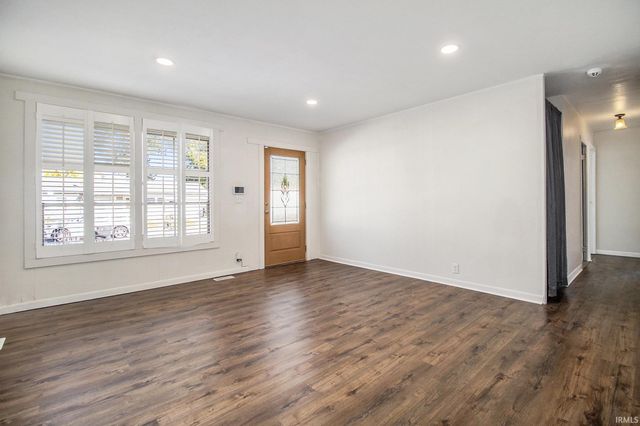 1512 Southlea Drive, South Bend, IN 46628