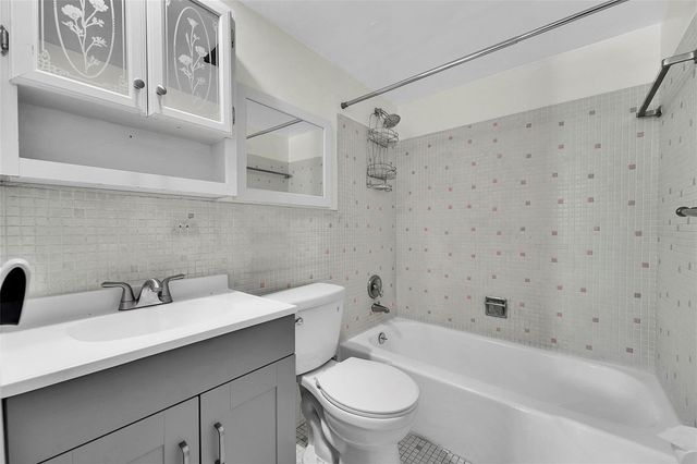 1439 S Ocean Boulevard 105, Lauderdale By The Sea, FL 33062