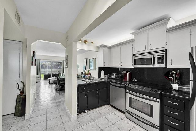1439 S Ocean Boulevard 105, Lauderdale By The Sea, FL 33062