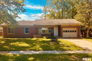 702 S DIXON Avenue, Carbondale, IL 62901