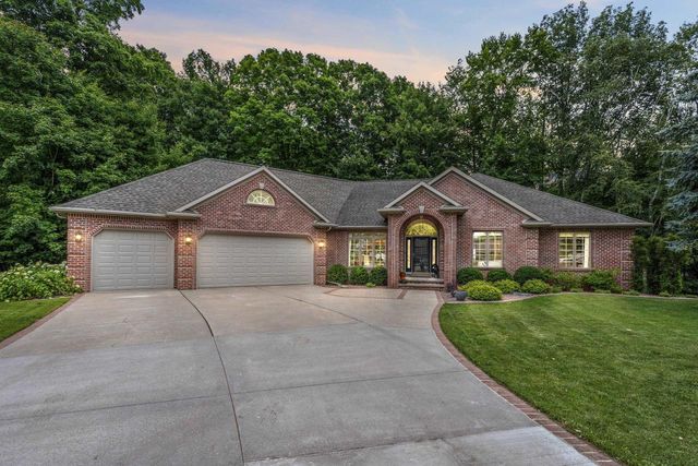 1036 COPRINUS COURT, Green Bay, WI 54313