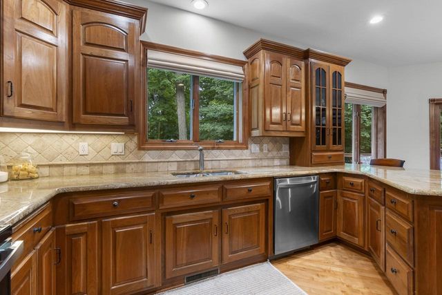1036 COPRINUS COURT, Green Bay, WI 54313