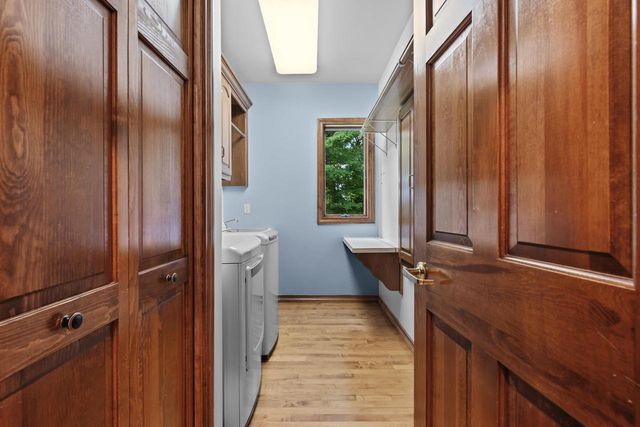 1036 COPRINUS COURT, Green Bay, WI 54313