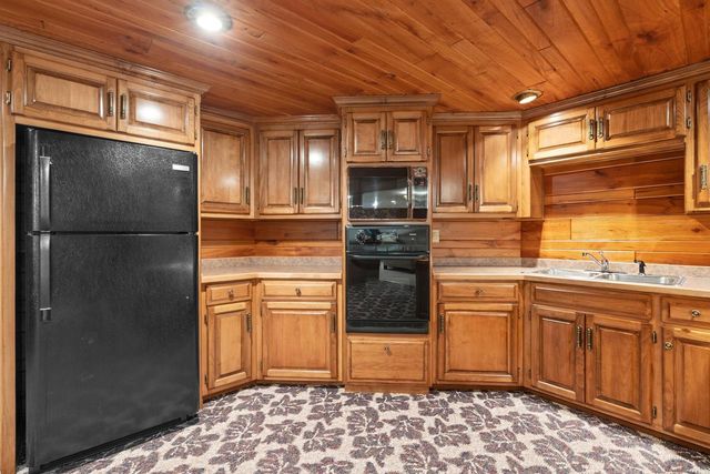 1036 COPRINUS COURT, Green Bay, WI 54313