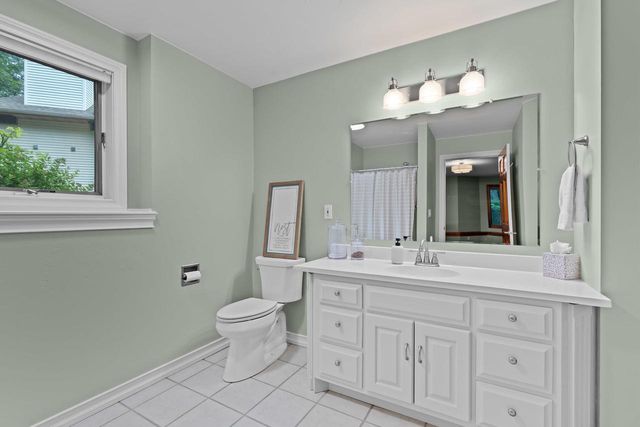 1036 COPRINUS COURT, Green Bay, WI 54313