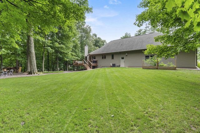 1036 COPRINUS COURT, Green Bay, WI 54313
