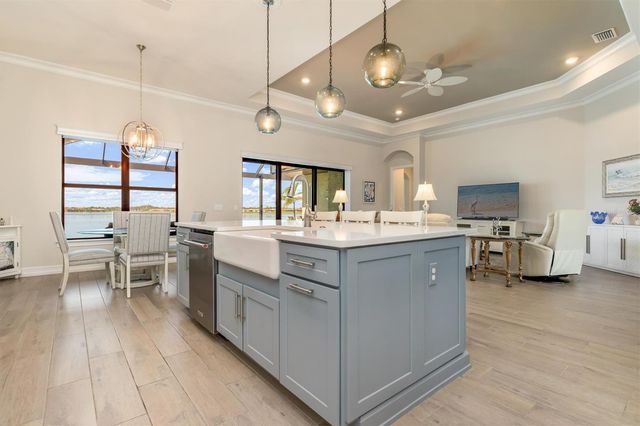 553 MARAVIYA BOULEVARD, Nokomis, FL 34275
