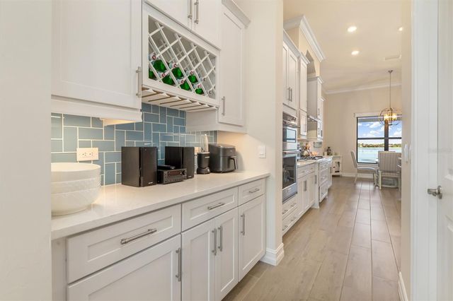 553 MARAVIYA BOULEVARD, Nokomis, FL 34275