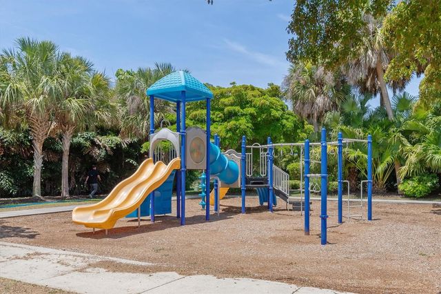 553 MARAVIYA BOULEVARD, Nokomis, FL 34275